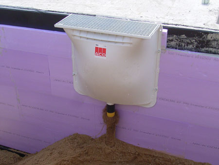 20_Kellerfensterschacht_(24.8.2006)